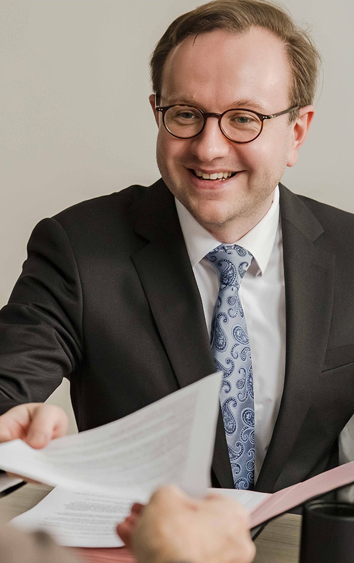 Dr. Andreas Hitzel, LL.M (Cambridge) im Kundengespräch